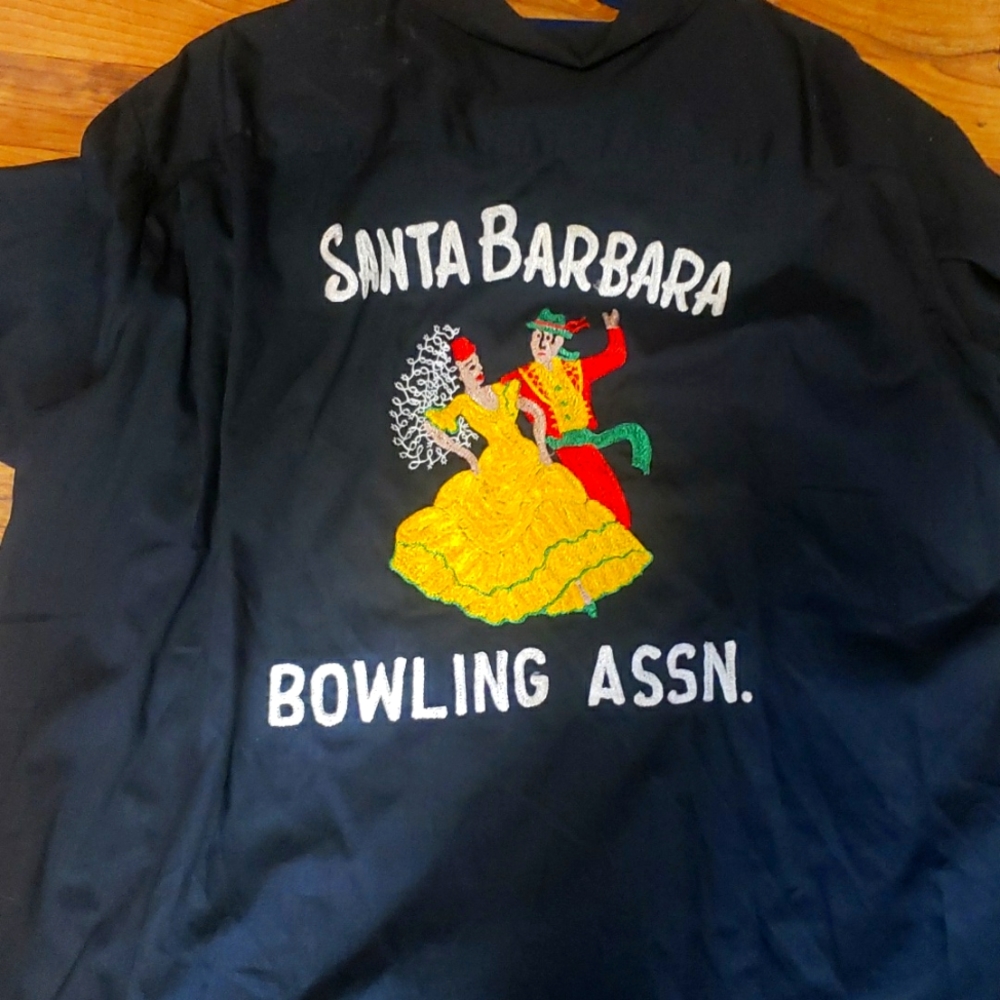 Mens vintage bowling shirt .